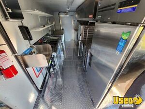 2000 P42 Bakery Food Truck Insulated Walls California Gas Engine for Sale