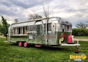 1960's Streamline Model 71 Kitchen Food Trailer Oklahoma for Sale