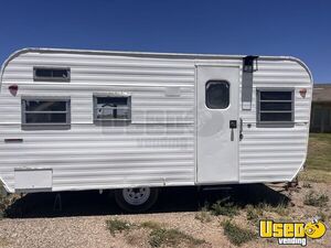 1968 Yellowstone Cavalier Beverage - Coffee Trailer Concession Window Texas for Sale