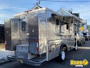 1979 P30 Kitchen Food Truck All-purpose Food Truck Awning Florida Gas Engine for Sale