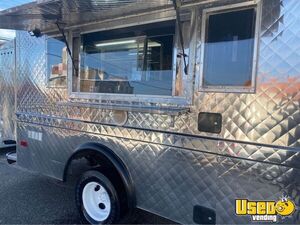 1979 P30 Kitchen Food Truck All-purpose Food Truck Exterior Customer Counter Florida Gas Engine for Sale