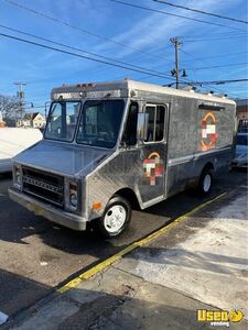 1979 P30 Kitchen Food Truck All-purpose Food Truck Floor Drains Florida Gas Engine for Sale
