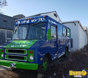 1982 P30 All-purpose Food Truck Concession Window Manitoba Gas Engine for Sale