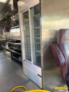 1982 P30 All-purpose Food Truck Diamond Plated Aluminum Flooring Texas Gas Engine for Sale