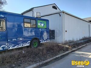 1982 P30 All-purpose Food Truck Floor Drains Manitoba Gas Engine for Sale