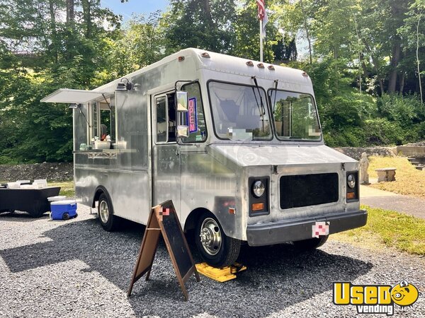 1982 P30 All-purpose Food Truck Pennsylvania Gas Engine for Sale