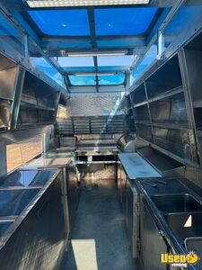 1986 P30 All-purpose Food Truck Diamond Plated Aluminum Flooring Texas Gas Engine for Sale