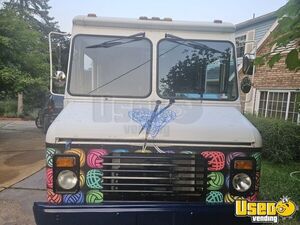 1989 P-30 Mobile Boutique Diamond Plated Aluminum Flooring Pennsylvania Gas Engine for Sale