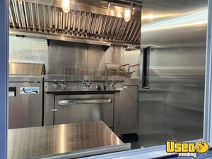 1995 Food Truck All-purpose Food Truck Diamond Plated Aluminum Flooring Virginia Diesel Engine for Sale