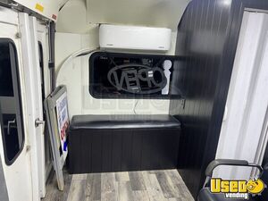 1997 F450 Mobile Hair & Nail Salon Truck Double Sink Texas Gas Engine for Sale