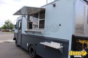 1997 P30 All-purpose Food Truck Concession Window Colorado Gas Engine for Sale