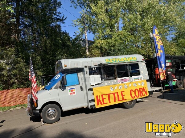 1998 Kettle Corn Mini Bus All-purpose Food Truck Wisconsin Gas Engine for Sale