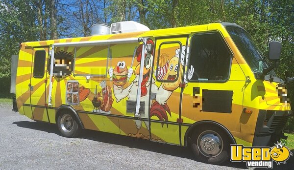 1998 P30 All-purpose Food Truck New York Gas Engine for Sale