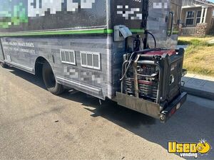 1998 P30 Step Van All-purpose Food Truck Diamond Plated Aluminum Flooring California Gas Engine for Sale