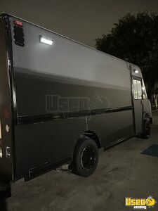 1999 Mt45 4x2 Step Van Mobile Boutique Solar Panels Texas Diesel Engine for Sale