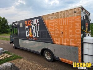 1999 P30 Pizza Food Truck Kentucky Gas Engine for Sale