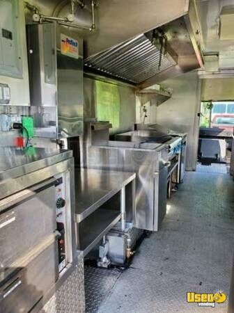 2000 Chevy V8 P30 Food Truck Mobile Food Unit For Sale In Illinois