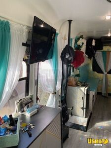 2001 Express 3500 Mobile Hair & Nail Salon Truck Gray Water Tank Texas Gas Engine for Sale