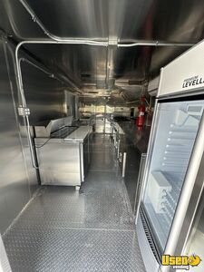 2001 Mt45 All-purpose Food Truck Diamond Plated Aluminum Flooring Florida Diesel Engine for Sale
