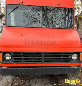 2001 Mt45 All-purpose Food Truck Stainless Steel Wall Covers Indiana Diesel Engine for Sale