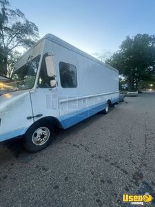 2001 P42 All-purpose Food Truck Concession Window Michigan Gas Engine for Sale