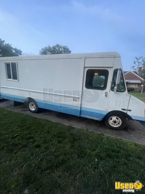 2001 P42 All-purpose Food Truck Michigan Gas Engine for Sale