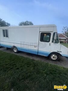 2001 P42 All-purpose Food Truck Michigan Gas Engine for Sale