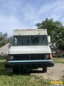 2001 P42 All-purpose Food Truck Stainless Steel Wall Covers Michigan Gas Engine for Sale