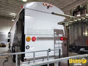 2002 Bustaurant Kitchern Food Truck All-purpose Food Truck Air Conditioning Texas Diesel Engine for Sale