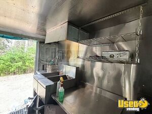 2002 Mt55 All-purpose Food Truck Diamond Plated Aluminum Flooring New York Diesel Engine for Sale