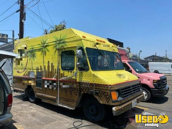 2002 P30 Workhorse Coffee & Beverage Truck California Gas Engine for Sale