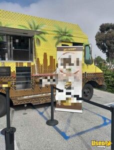 2002 P30 Workhorse Coffee & Beverage Truck Diamond Plated Aluminum Flooring California Gas Engine for Sale