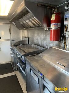 2002 P42 All-purpose Food Truck Stainless Steel Wall Covers Maryland Diesel Engine for Sale