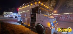 2002 Step Van Kitchen Food Truck All-purpose Food Truck Air Conditioning Texas Diesel Engine for Sale