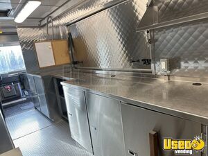 2002 Utilimaster All-purpose Food Truck Diamond Plated Aluminum Flooring British Columbia Diesel Engine for Sale