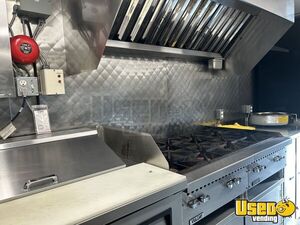 2002 Utilimaster All-purpose Food Truck Stainless Steel Wall Covers British Columbia Diesel Engine for Sale