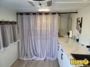 2003 Fleetwood Mobile Hair & Nail Salon Truck Dressing Room Arizona for Sale