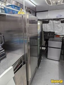 2003 P42 Coffee & Beverage Truck Stainless Steel Wall Covers Texas Diesel Engine for Sale