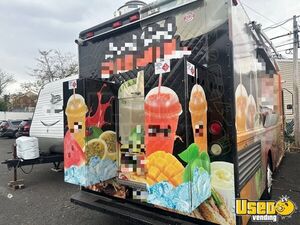 2004 Mt35 Chassis All-purpose Food Truck Floor Drains Pennsylvania Diesel Engine for Sale