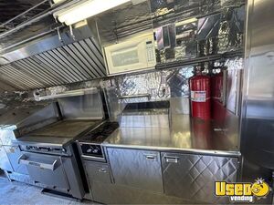 2004 Mt45 All-purpose Food Truck Stainless Steel Wall Covers British Columbia Diesel Engine for Sale