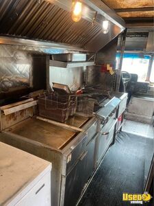 2004 Mt45 Kitchen Food Truck All-purpose Food Truck Deep Freezer Georgia Diesel Engine for Sale