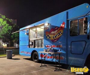 2004 Mt45 Kitchen Food Truck All-purpose Food Truck Texas Diesel Engine for Sale