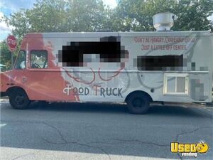 2004 P42 Kitchen Food Truck All-purpose Food Truck Air Conditioning North Carolina Diesel Engine for Sale