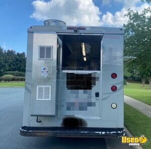 2004 P42 Kitchen Food Truck All-purpose Food Truck Awning North Carolina Diesel Engine for Sale