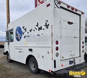 2004 P42 Mobile Hair Salon Truck Mobile Hair & Nail Salon Truck Air Conditioning Montana Gas Engine for Sale