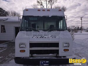 2004 P42 Mobile Hair Salon Truck Mobile Hair & Nail Salon Truck Insulated Walls Montana Gas Engine for Sale