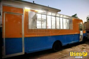 2004 P42 Step Van All-purpose Food Truck Exterior Customer Counter Texas Gas Engine for Sale