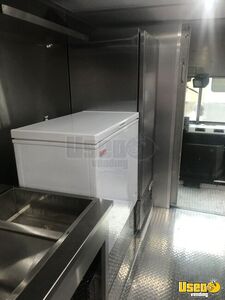 2004 Stepvan Barbecue Food Truck Diamond Plated Aluminum Flooring Florida Diesel Engine for Sale