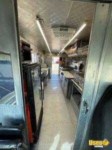 2004 Workhorse All-purpose Food Truck Stainless Steel Wall Covers Illinois Gas Engine for Sale