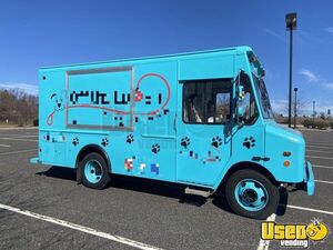 2004 Workhorse Pet Care / Veterinary Truck Concession Window Pennsylvania Diesel Engine for Sale